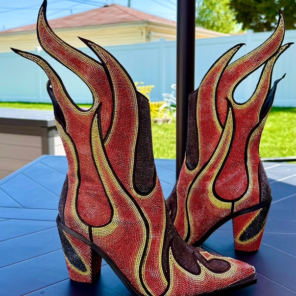 T Party Fashion Red and Black Flame Boots/